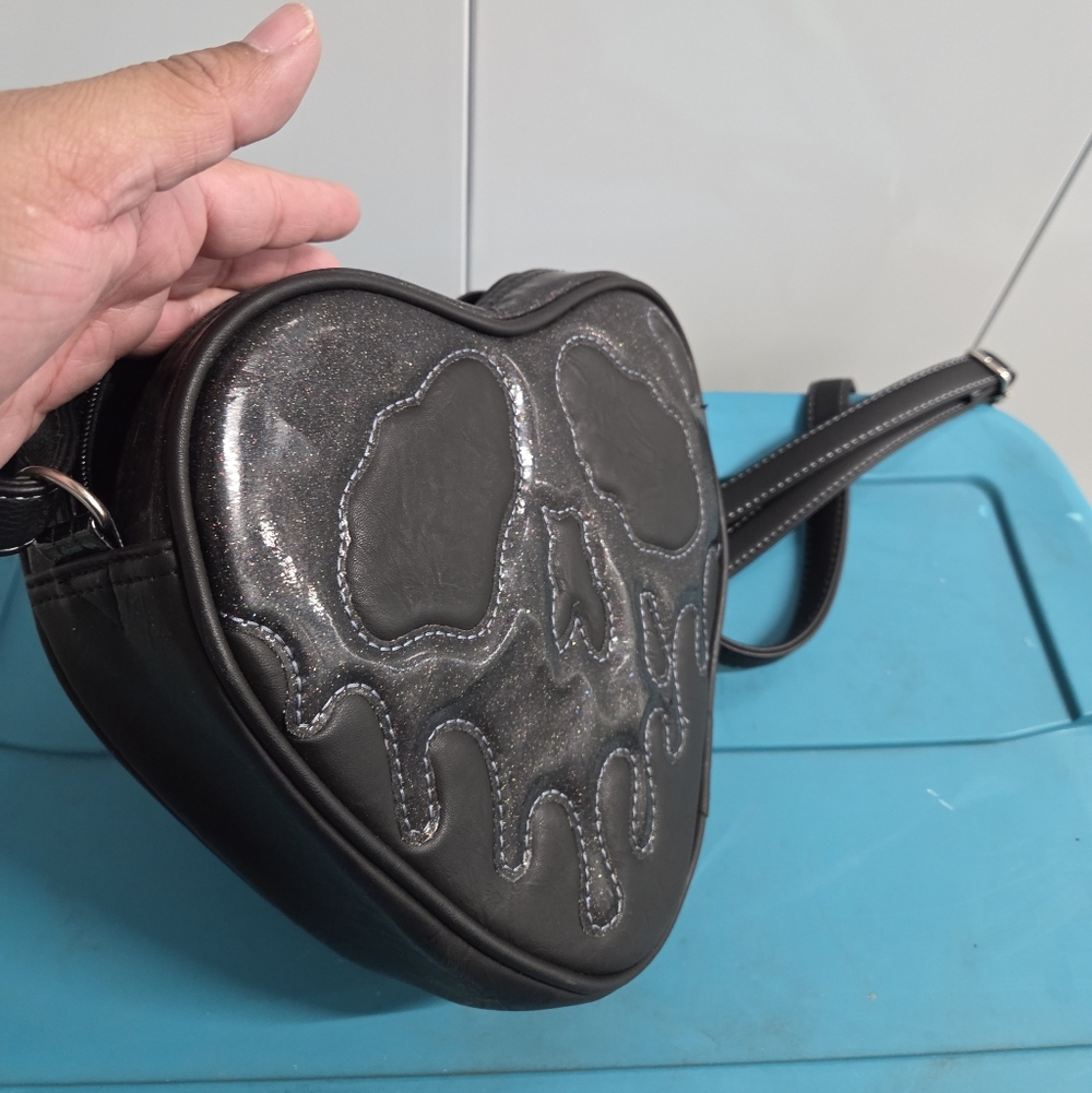 Love, Pain and, Stitches heart shaped poison apple face in all black - Picture 2 of 9